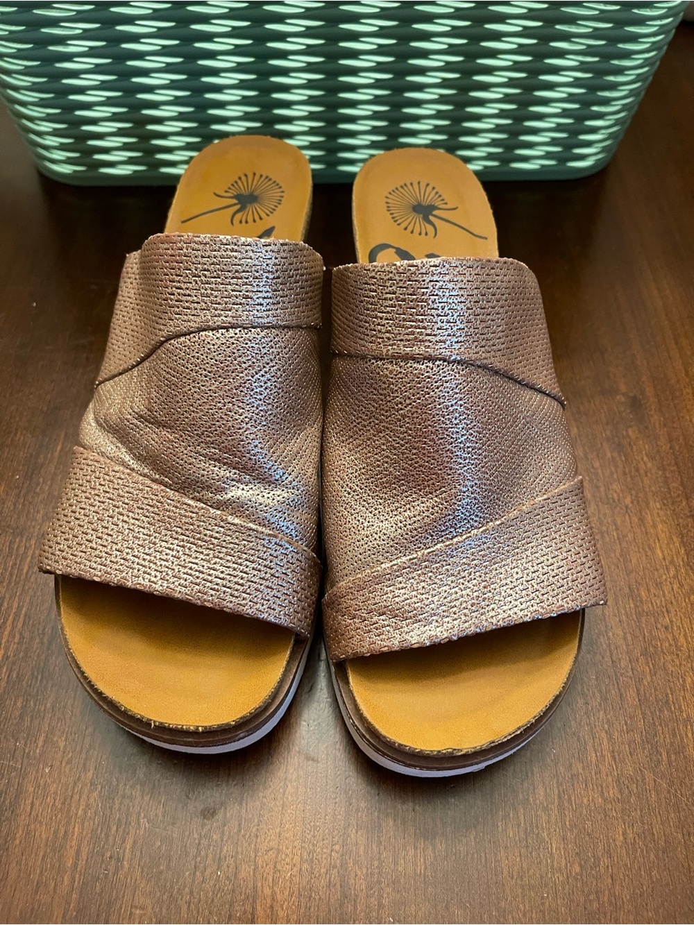 OTBT Earthshine Light Gold Metallic Wedge Sandals SZ 8 1/2
